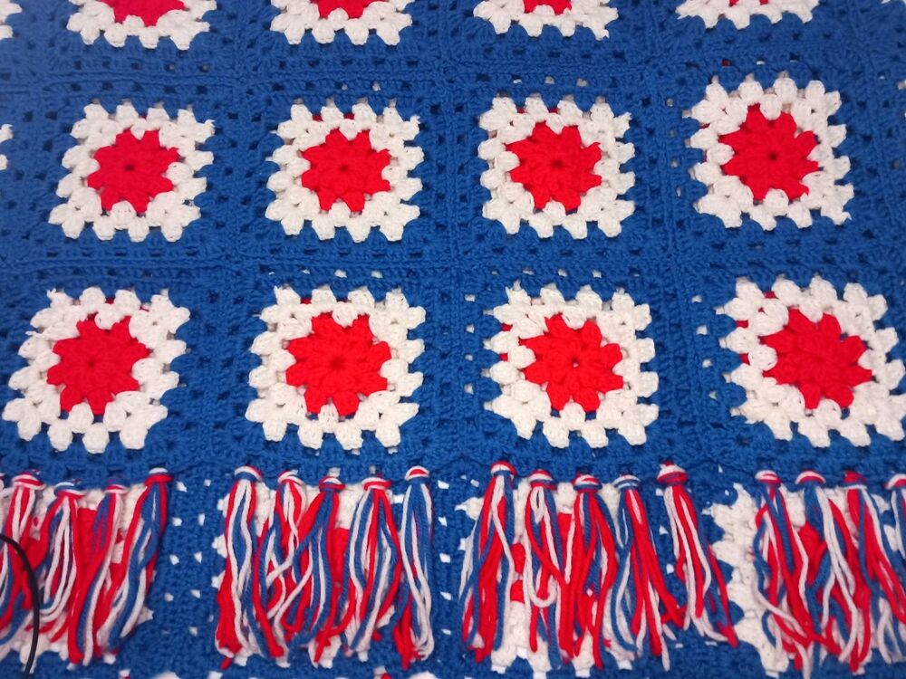 Vintage Hand Crochet GRANNY SQUARE Afghan Throw Blanket PATRIOTIC Red White Blue - Picture 4 of 5